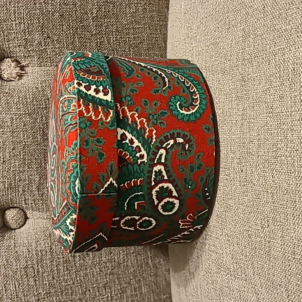 🌸 Christmas Paisley Patterned upholstered circular box